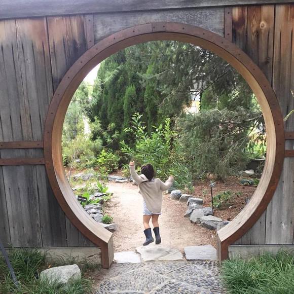 Meet your Posher, Lo - Picture 1 of 1